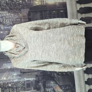 Daisy Fuentes sz M Gray Cowl Neck Long Sleeve Sweater